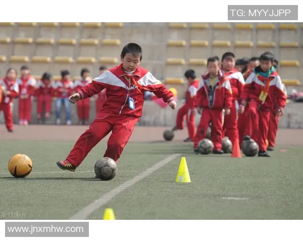 日本小学足球的崛起与发展对青少年体育教育的影响分析